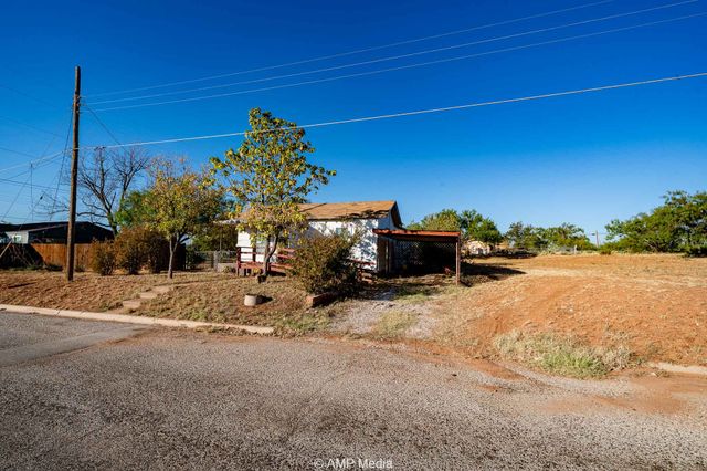 804 Fisher Street, Sweetwater, TX 79556