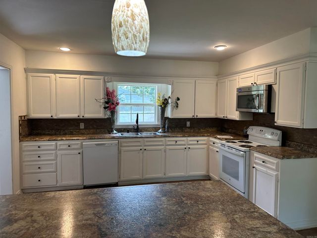 2609 Walnut Drive, Arkadelphia, AR 71923