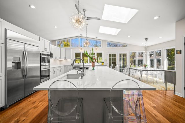 711 Kingsley Avenue, St. Joseph, MI 49085