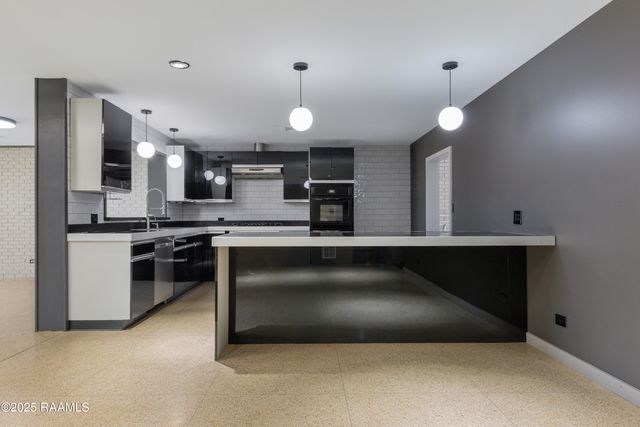 118 Plantation Drive, New Iberia, LA 70563