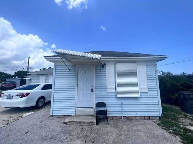 2843 Forest Hill Boulevard 2, Palm Springs, FL 33406