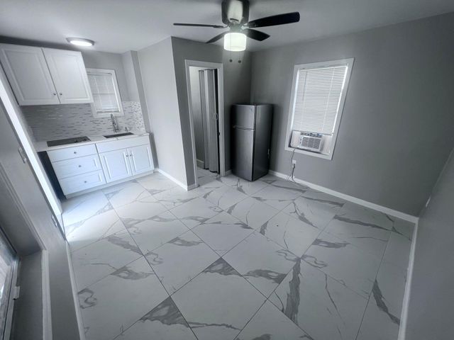 2843 Forest Hill Boulevard 2, Palm Springs, FL 33406