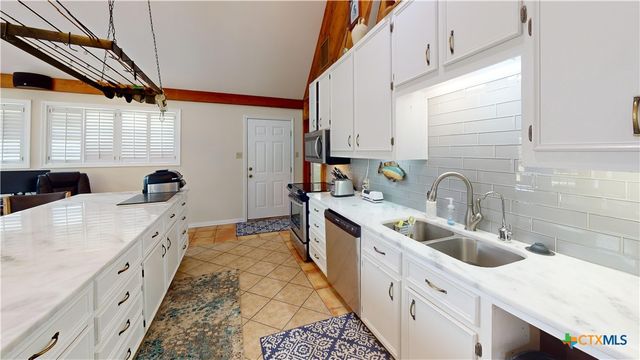 43 Twin Lakes Circle, Victoria, TX 77905