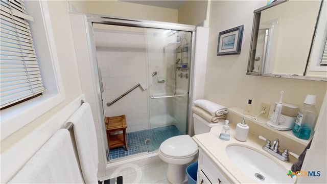 43 Twin Lakes Circle, Victoria, TX 77905