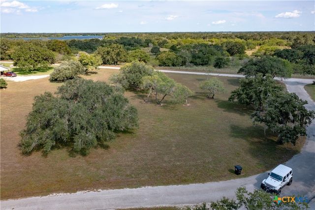 43 Twin Lakes Circle, Victoria, TX 77905