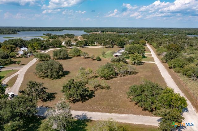 43 Twin Lakes Circle, Victoria, TX 77905