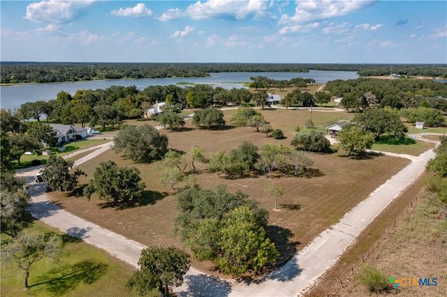 43 Twin Lakes Circle, Victoria, TX 77905