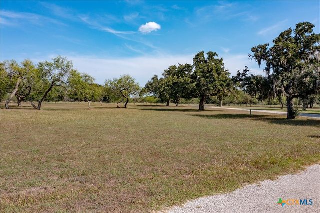 43 Twin Lakes Circle, Victoria, TX 77905