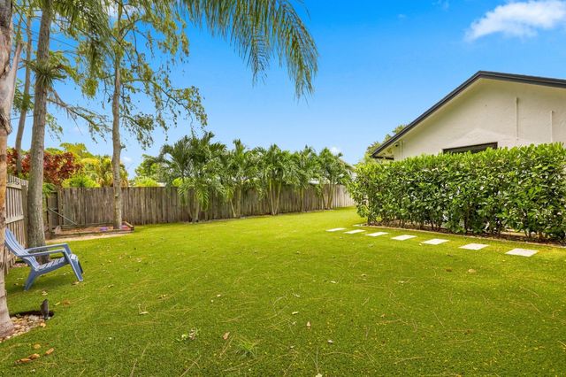 13972 Ishnala Circle, Wellington, FL 33414