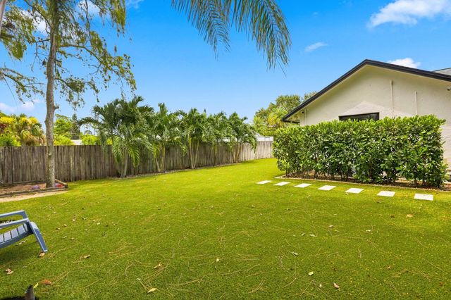 13972 Ishnala Circle, Wellington, FL 33414