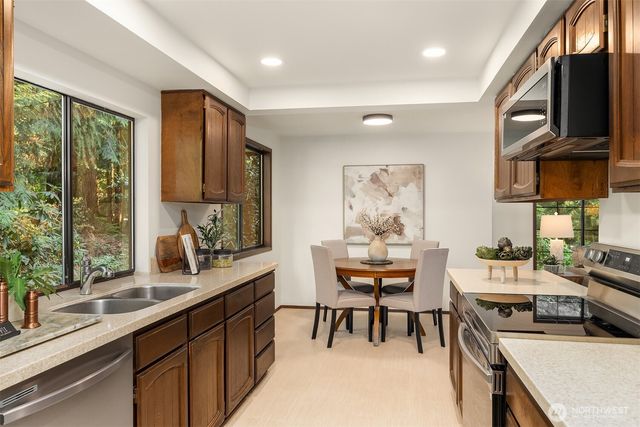 15053 253rd Avenue SE, Issaquah, WA 98027