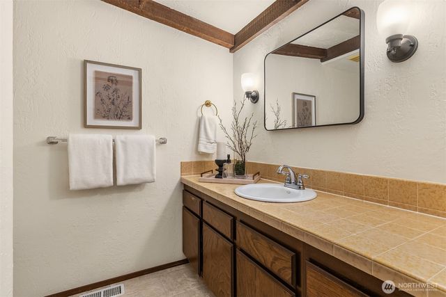 15053 253rd Avenue SE, Issaquah, WA 98027