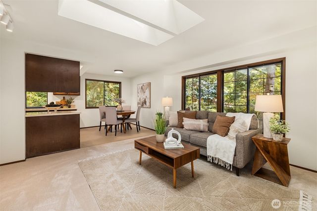 15053 253rd Avenue SE, Issaquah, WA 98027