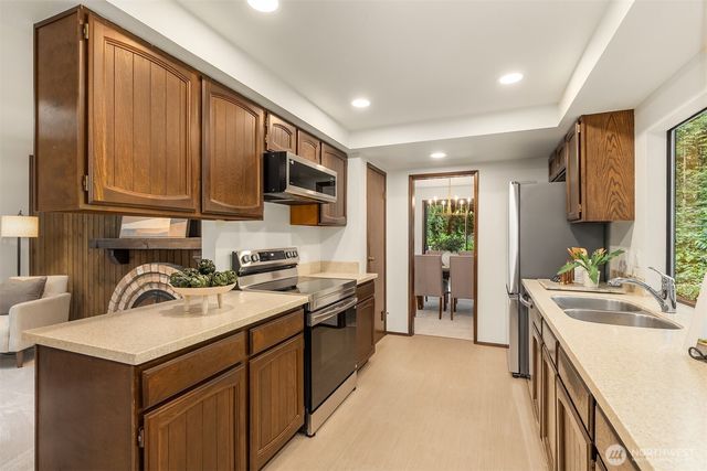 15053 253rd Avenue SE, Issaquah, WA 98027