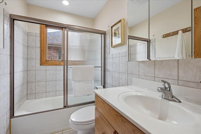 8317 W Ballard Road, Niles, IL 60714