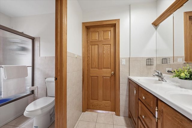 8317 W Ballard Road, Niles, IL 60714