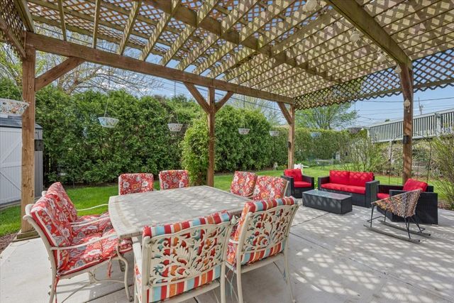 8317 W Ballard Road, Niles, IL 60714