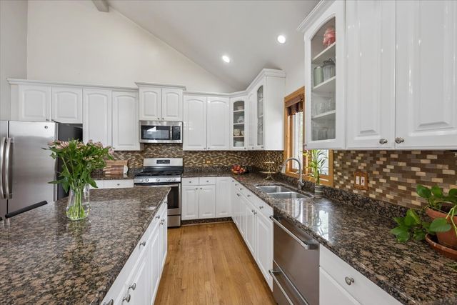 8317 W Ballard Road, Niles, IL 60714
