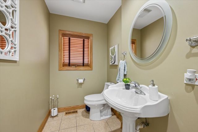 8317 W Ballard Road, Niles, IL 60714