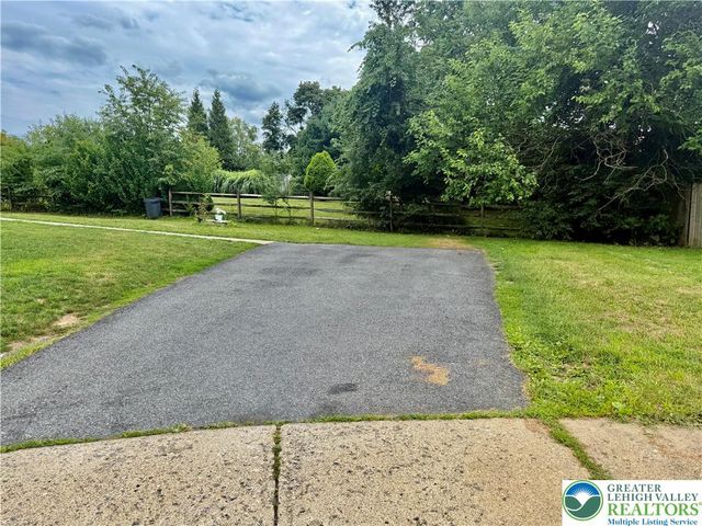 4034 Nicole Place, Palmer Twp, PA 18045