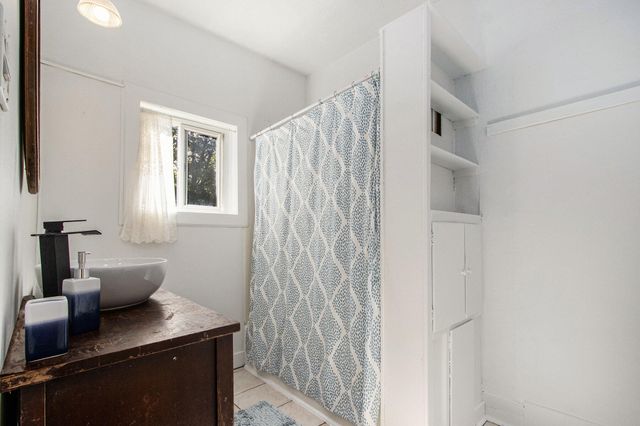 117 S Adams Street, Lawton Vllg, MI 49065