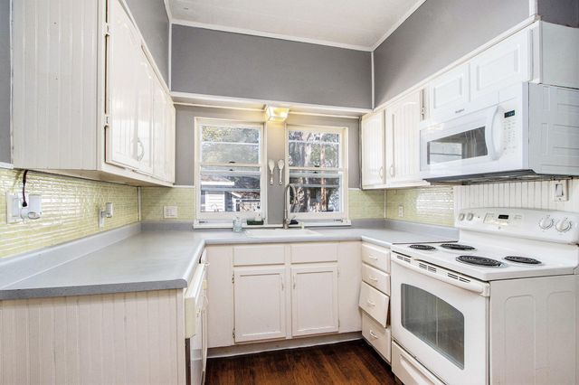 117 S Adams Street, Lawton Vllg, MI 49065