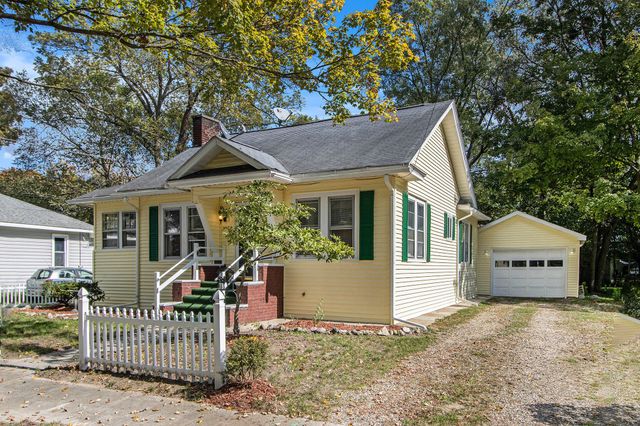 117 S Adams Street, Lawton Vllg, MI 49065