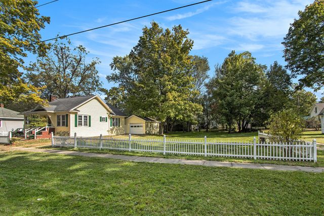 117 S Adams Street, Lawton Vllg, MI 49065