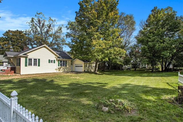 117 S Adams Street, Lawton Vllg, MI 49065