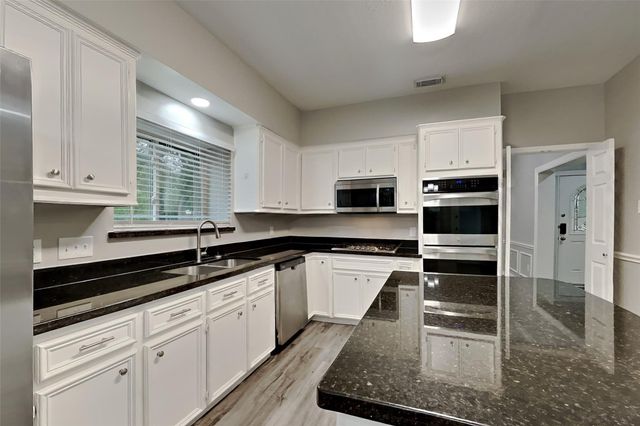 719 Fernglade Drive, Richmond, TX 77406