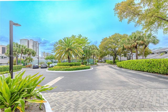 231 Poinciana Dr 401, Sunny Isles Beach, FL 33160