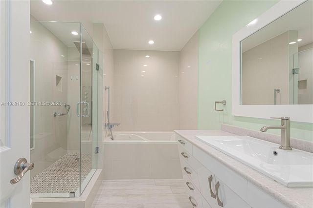 231 Poinciana Dr 401, Sunny Isles Beach, FL 33160