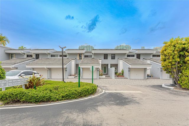 231 Poinciana Dr 401, Sunny Isles Beach, FL 33160