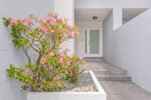 231 Poinciana Dr 401, Sunny Isles Beach, FL 33160