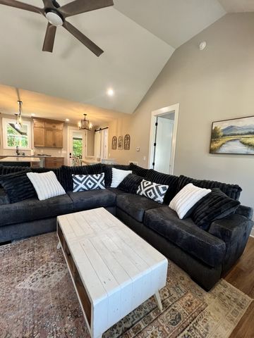 144 Hasty Dr, Lynchburg, TN 37352