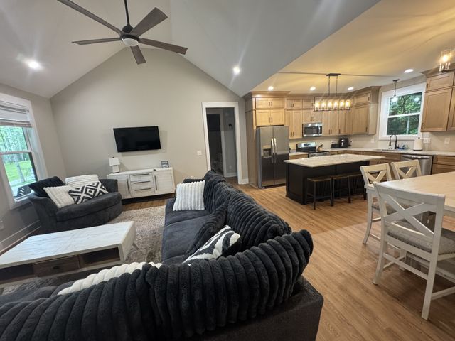 144 Hasty Dr, Lynchburg, TN 37352