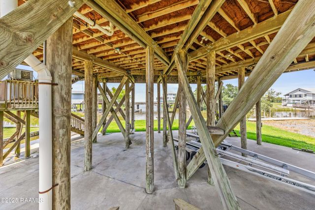 127 Hammock Lane, Franklin, LA 70538