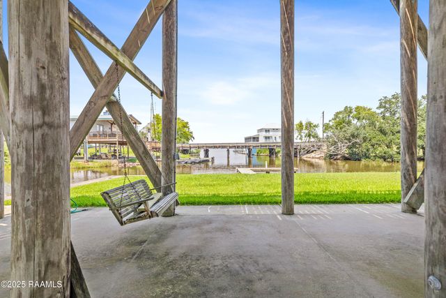 127 Hammock Lane, Franklin, LA 70538