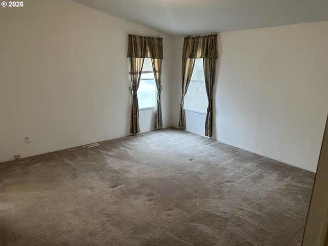 235 TWIN OAKS Loop, Winston, OR 97496