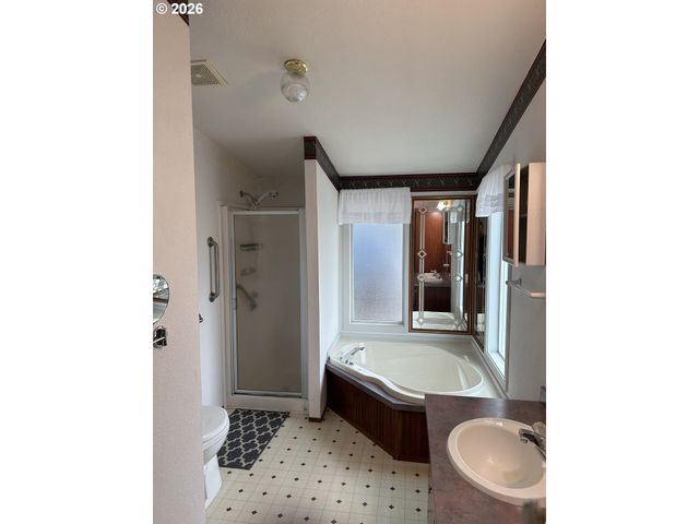 235 TWIN OAKS Loop, Winston, OR 97496