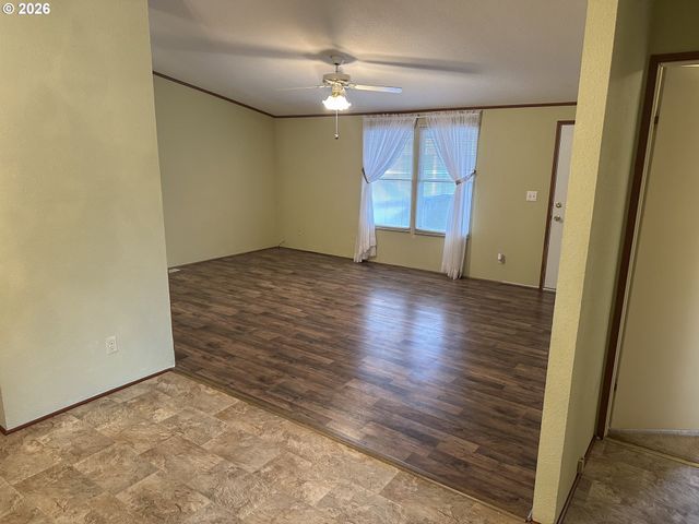 235 TWIN OAKS Loop, Winston, OR 97496