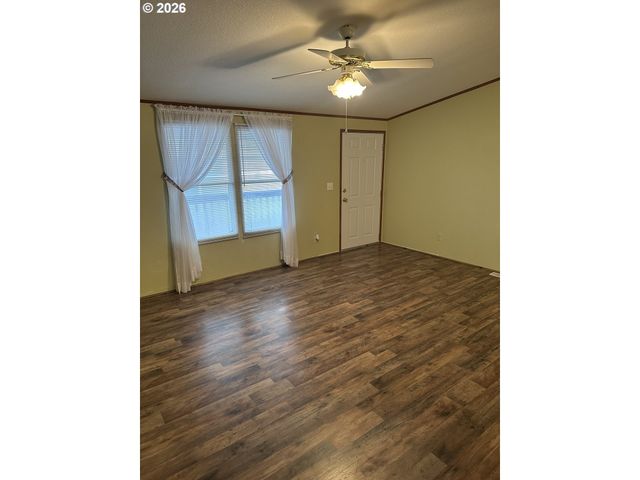 235 TWIN OAKS Loop, Winston, OR 97496