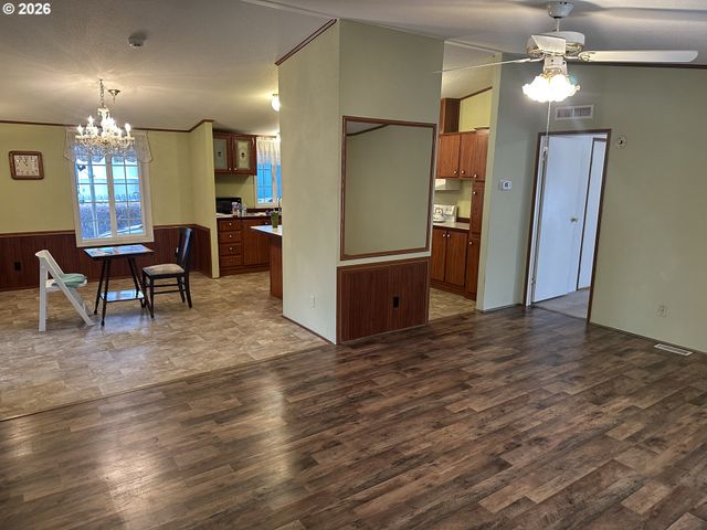 235 TWIN OAKS Loop, Winston, OR 97496