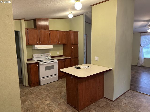 235 TWIN OAKS Loop, Winston, OR 97496