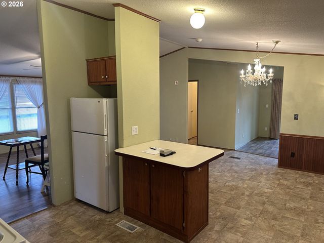 235 TWIN OAKS Loop, Winston, OR 97496