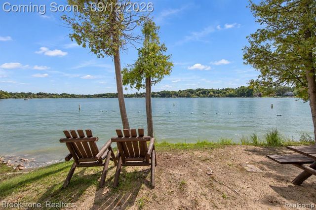 7210 Scenic Ridge, Clarkston, MI 48346
