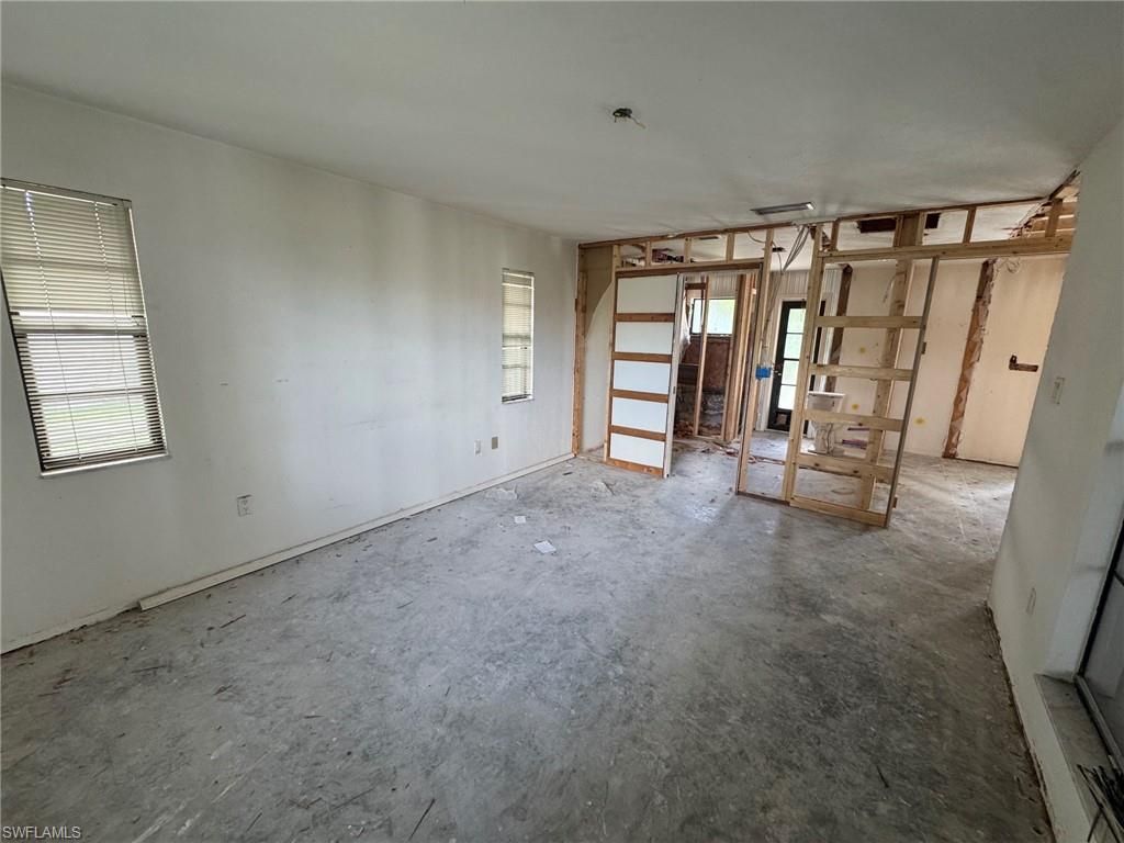 2215 Treehaven CIR N, FORT MYERS, FL 33907 — photo 5