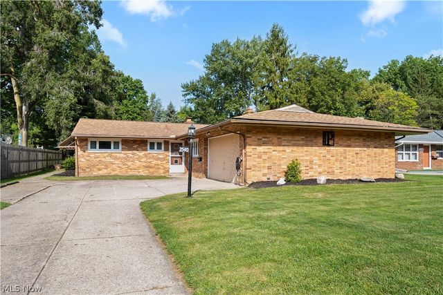 2540 Brantwood Drive, Westlake, OH 44145