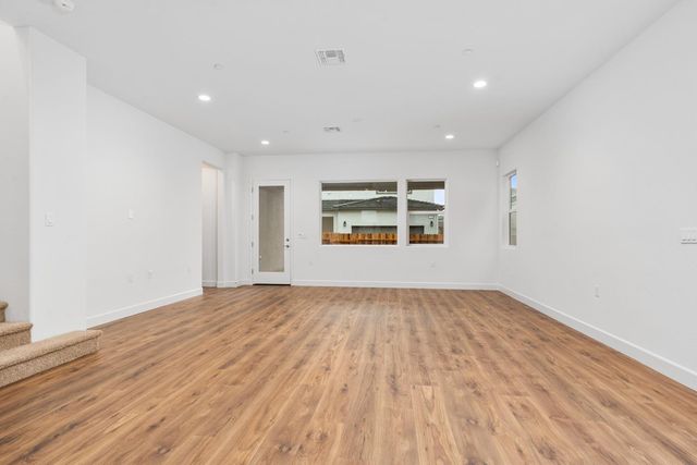 363 Peters Lane S, Madera, CA 93636