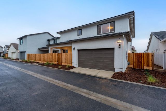 363 Peters Lane S, Madera, CA 93636